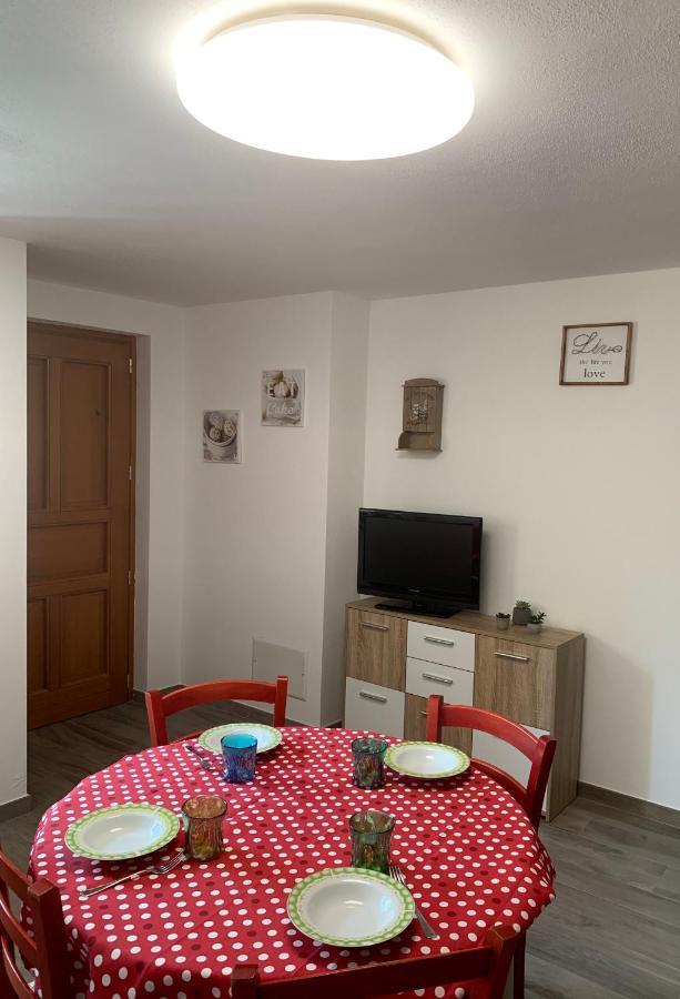 Casa Vacanze Anais Nus Buitenkant foto
